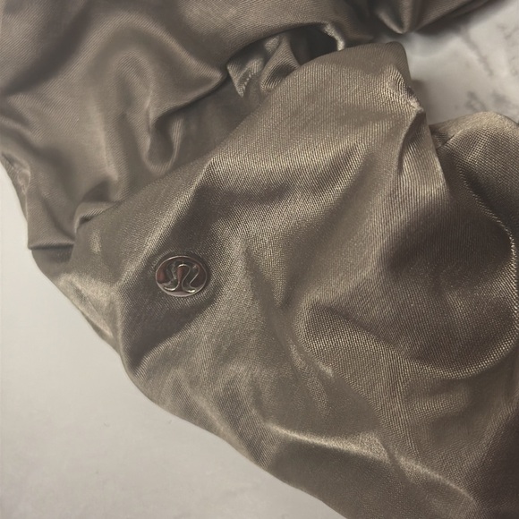 Lululemon scrunchie - Picture 2 of 3